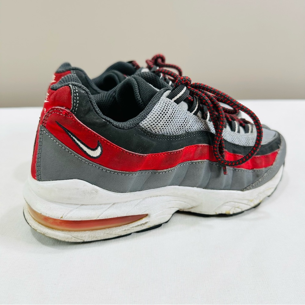 ๐ BOYS NIKE AIR MAX IN WOLF GREY, WHITE, COOL GREY SIZE US 6Y CLOTH W/ LEATHER - Picture 8 of 11